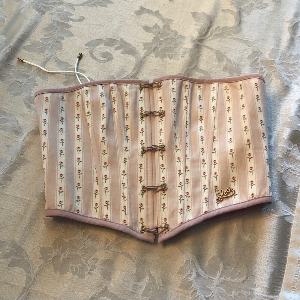 LACEMADE Snow Rhodomyrtus balletcore pink floral corset w/faux fur trim size XS - Picture 7 of 12